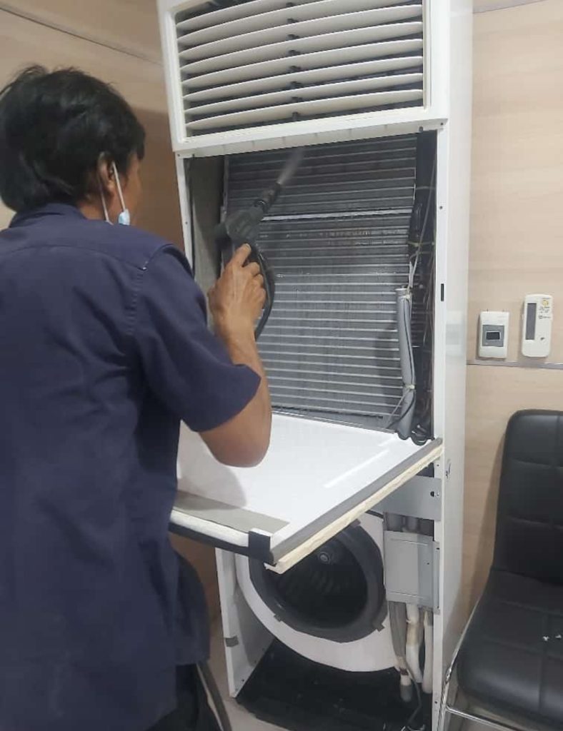 Maintenance AC standing floor terpercaya dan bergaransi
